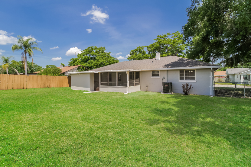 806 W ARIZONA AVE DELAND, FL 32720